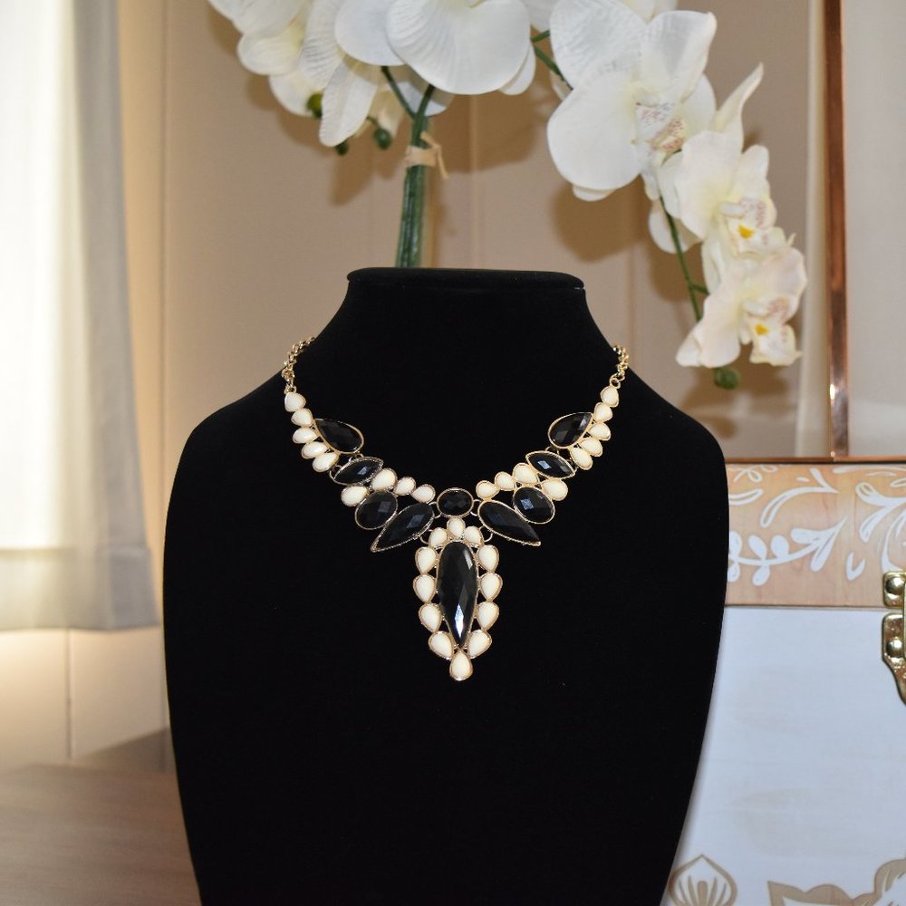 🍂 NWT Lilly Rocket Necklace and Earring Set